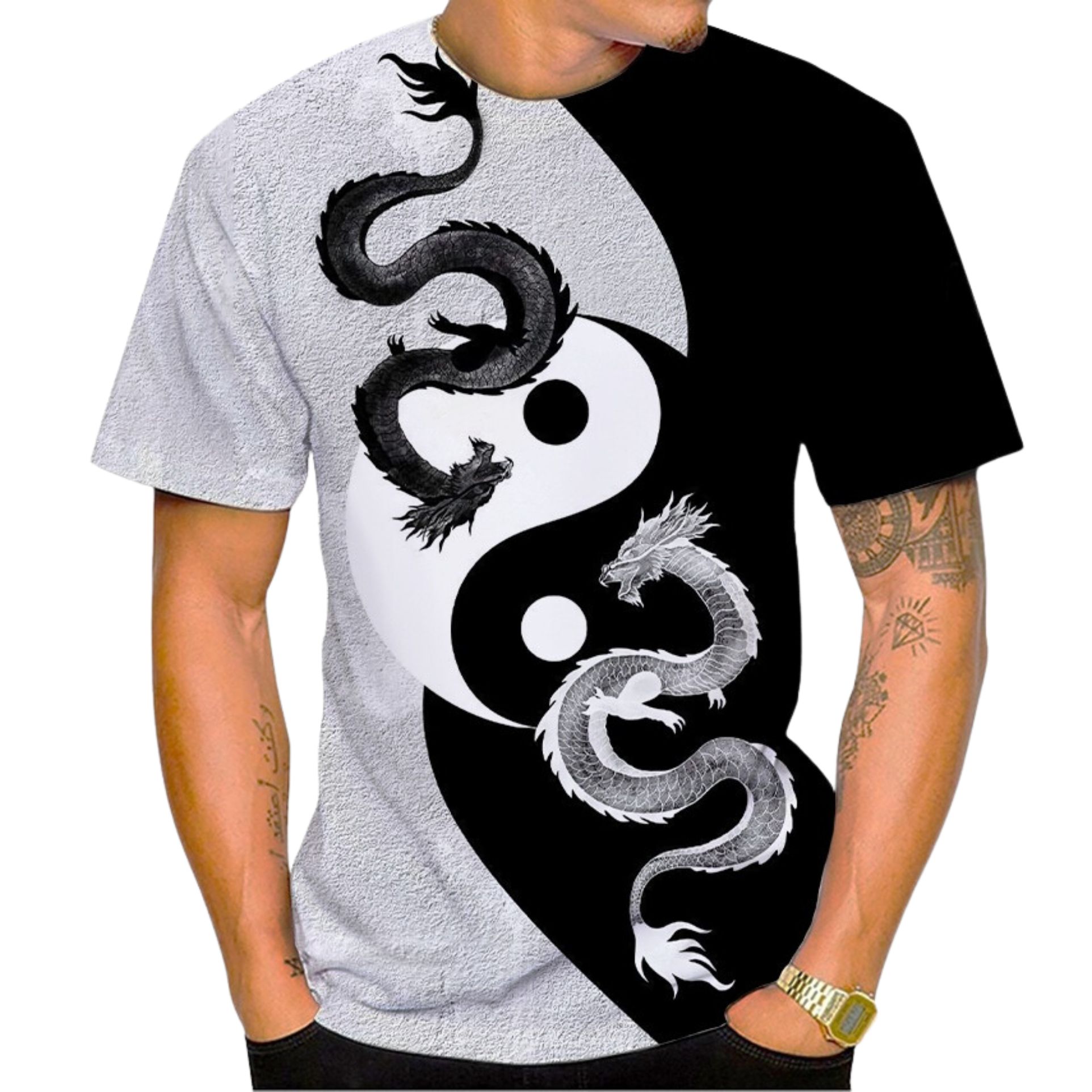 Domptez la force du dragon avec notre T-shirt Homme Yin Yang Dragon. Ce vêtement incarne la puissance légendaire du dragon chinois, équilibrée par la sérénité du Yin Yang. Affirmez votre style tout en célébrant l'harmonie et l'équilibre intérieur. Disponible dans une gamme de tailles pour un ajustement parfait, ce T-shirt est bien plus qu'un simple vêtement, c'est une déclaration de votre connexion avec la mythologie chinoise. Obtenez le vôtre dès aujourd'hui et laissez le dragon vous guider vers la grandeur.