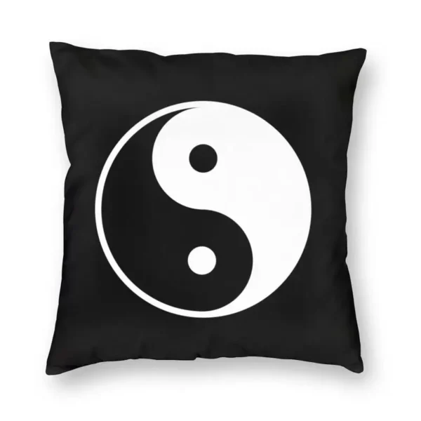 Explorez l'élégance du symbole Yin Yang avec notre oreiller Yin Yang. Un accessoire artistique et apaisant pour votre espace de sommeil ou de détente. L'esthétique équilibrée de cet oreiller inspire la tranquillité intérieure. Commandez dès maintenant pour ajouter une touche zen à votre quotidien