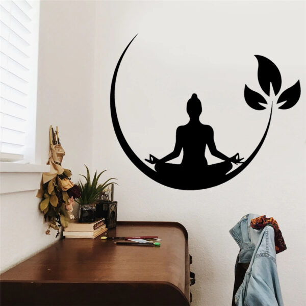 Un couloir de sérénité : notre Sticker de Méditation en Posture de Yoga apporte une touche zen à cet espace. Créez une ambiance apaisante qui vous rappelle de prendre un moment pour vous. Trouvez la tranquillité avec Yoko Zen