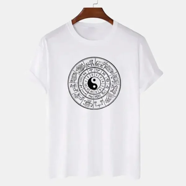 Affichez votre côté spirituel avec style grâce à notre T-Shirt Astrologie Yin Yang en coton pour femmes. Ce t-shirt confortable arbore un design unique qui marie harmonieusement le Yin et le Yang avec des éléments astrologiques. Parfait pour les amateurs d'astrologie et de spiritualité, il allie mode et symbolisme dans une pièce unique que vous trouverez exclusivement chez YOKO ZEN