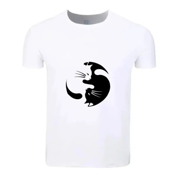 Notre T-Shirt Chat Yin Yang en coton, un véritable chef-d'œuvre de style et de spiritualité. Ce T-Shirt unique arbore un motif Yin Yang sublimé par l'image d'un chat, symbole de dualité et d'harmonie. Le choix idéal pour exprimer votre équilibre intérieur avec élégance