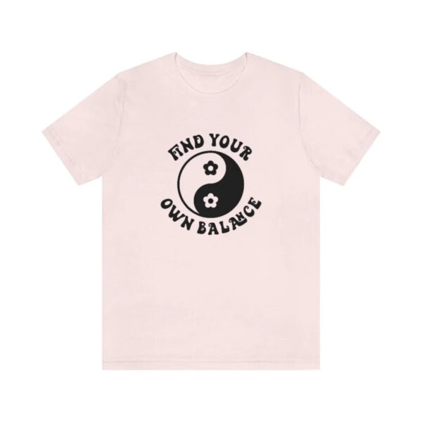 -shirt Hippie Yin Yang Rose pour Femmes : Affichez votre harmonie intérieure avec ce t-shirt en coton rose orné d'un design Yin Yang hippie. Un vêtement confortable et tendance pour exprimer votre style zen et votre côté bohème.