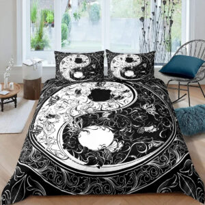 Plongez dans un jardin de tranquillité avec notre Housse de Couette Floral Yin Yang. Cette parure de lit est un hommage à l'harmonie, ornée d'un motif de fleurs noir et blanc qui fusionne avec élégance le Yin et le Yang. Laissez-vous emporter par la beauté florale de votre espace de sommeil