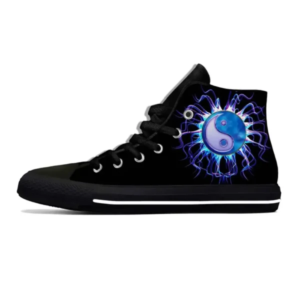 Illuminez votre démarche avec les Baskets Magnétiques Yin Yang. Ce design unique fusionne l'élégance intemporelle du yin yang avec l'énergie magnétique qui vous entoure. Explorez l'harmonie et l'équilibre dans chaque pas que vous faites. Ces baskets sont bien plus qu'une chaussure, elles sont une déclaration de style et une invitation à ressentir l'attraction de l'univers