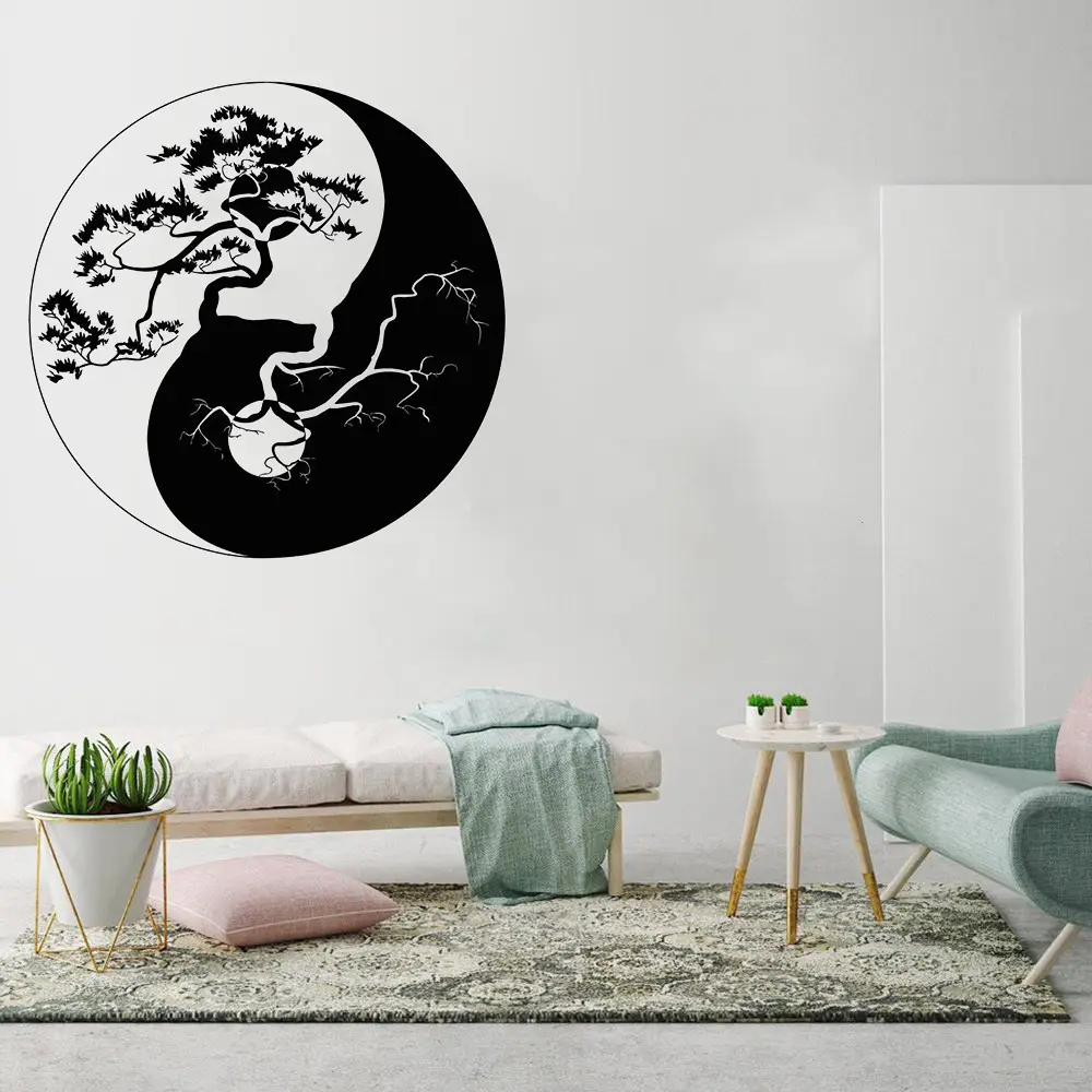 un sticker mural arbre de vie yin yang en décoration dans un salon