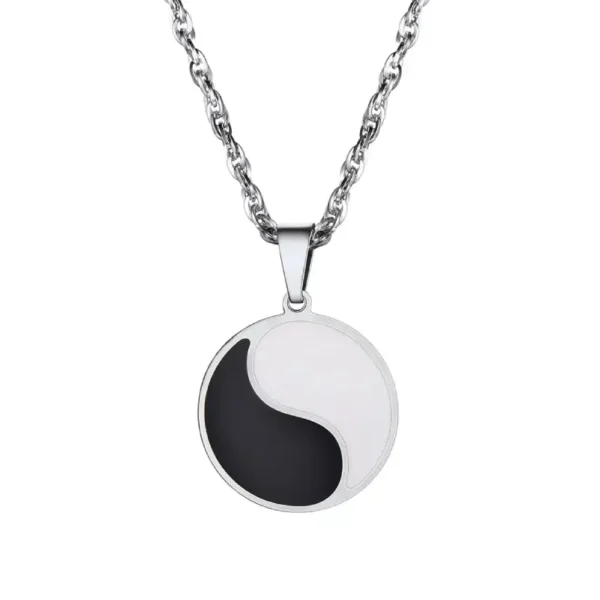 Découvrez l'élégance subtile avec notre Pendentif Yin Yang Minimaliste en couleur argent. Conçu pour les adeptes de la culture taoïste, ce bijou unisexe en acier inoxydable 316L est l'incarnation parfaite de l'harmonie et de l'équilibre intemporels